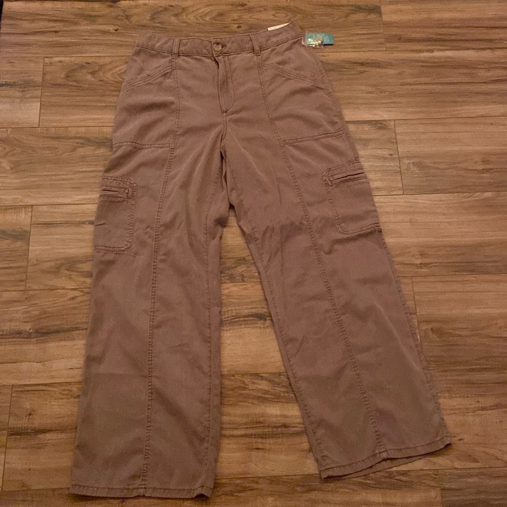NWT Maurice’s wide leg cargo pants 12short